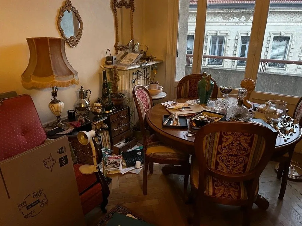 Maison encombrée avant débarras à Saint-Étienne